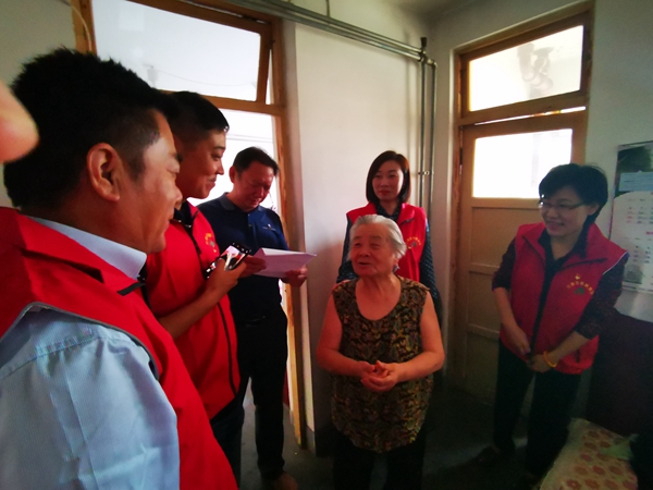 社企幫扶促共建 “雙節(jié)”走訪送溫暖――山東三箭集團走訪慰問世紀(jì)園社區(qū)先模及困難家庭