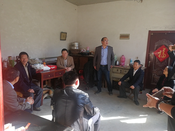 1603099233528001.jpg 03集團(tuán)公司領(lǐng)導(dǎo)班子到趙家莊村進(jìn)行精準(zhǔn)扶貧調(diào)研.jpg
